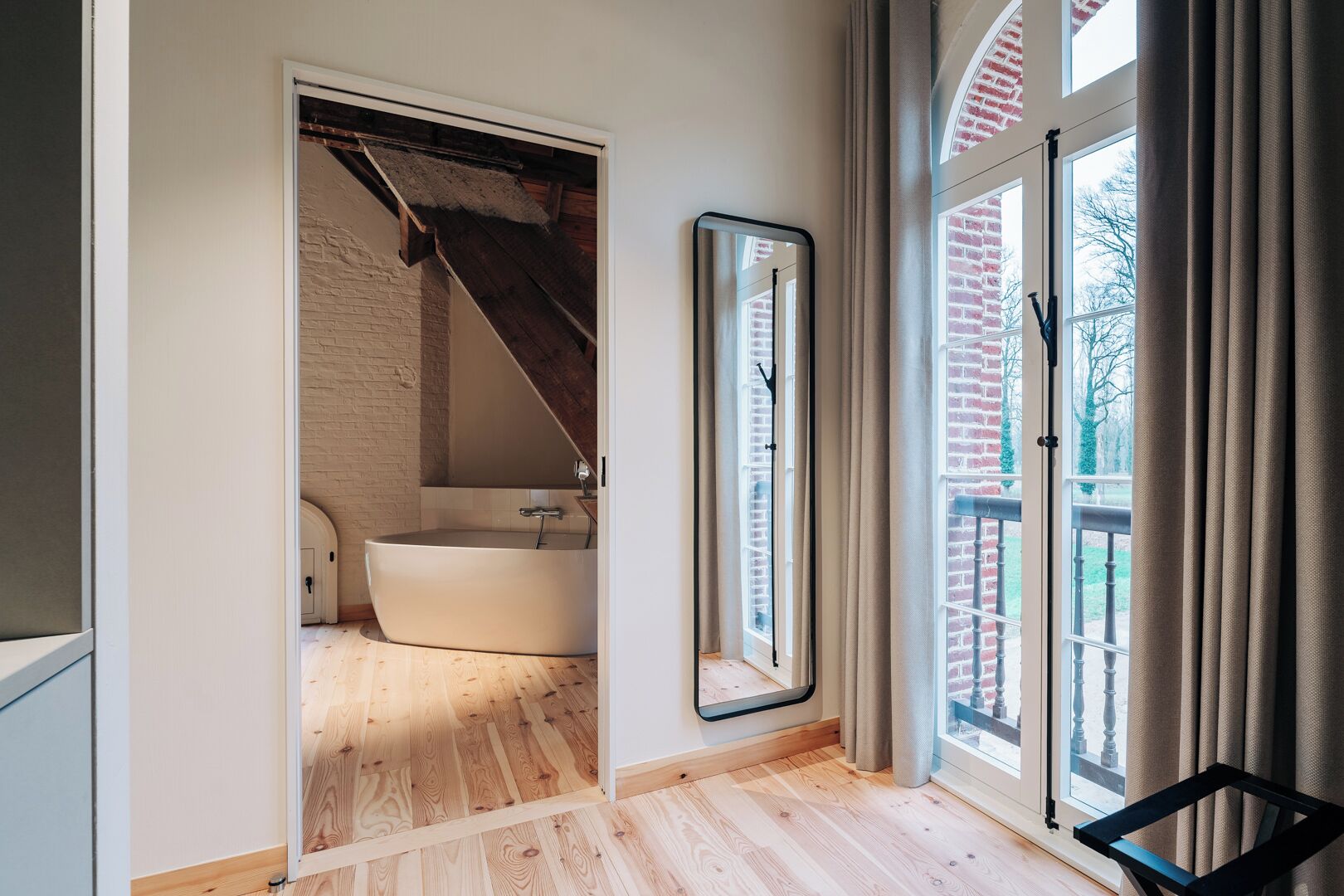 Junior dubbelrum | Skrivbord, arbetsyta för laptop, gratis wi-fi och sängkläder