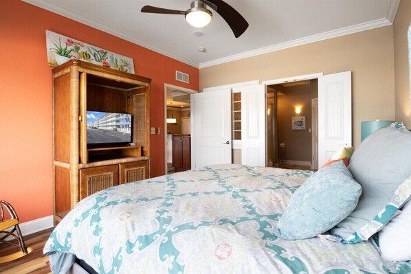 3 bedrooms, desk, free WiFi, bed sheets