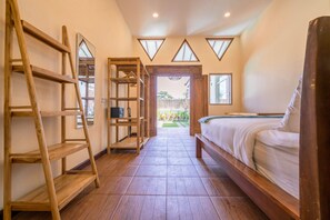 3 chambres, coffres-forts dans les chambres, fer et planche à repasser