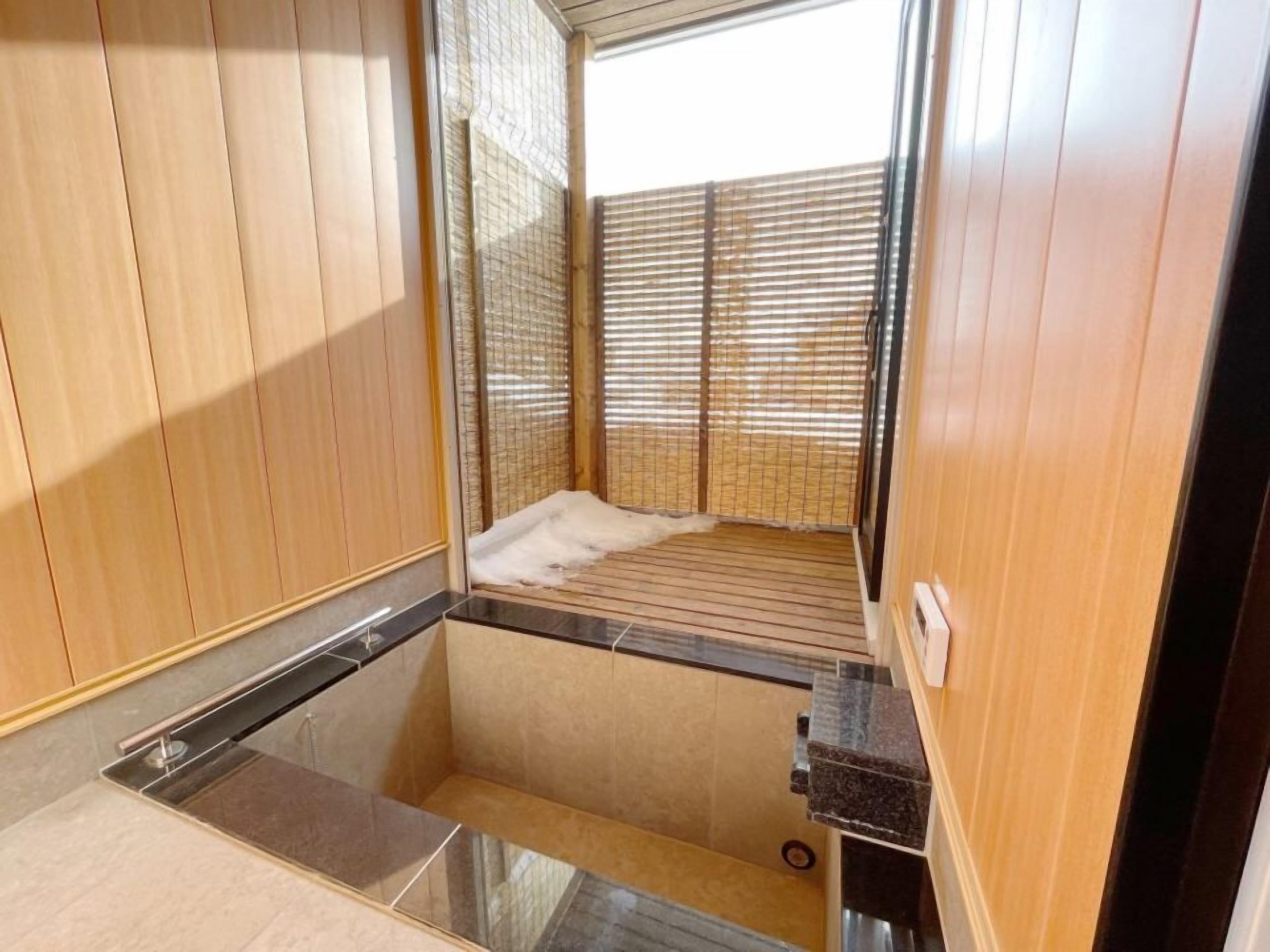 Flat-screen TV, heated floors