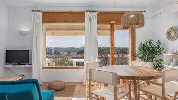 ์ํผ๋ฆฌ์ด ์ํํธ | ๊ฑฐ์ค ๊ณต๊ฐ | ์ผ์ด๋ธ ์ฑ๋ ์์ฒญ์ด ๊ฐ๋ฅํ 20์ธ์น TV