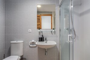 Shower, hair dryer, towels - Apartamentos Casa Marea La Fosca (Palamós)