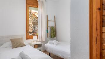 2 dormitorios, tabla de planchar con plancha, wifi gratis y ropa de cama