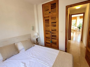 Iron/ironing board, free WiFi, bed sheets - Apartamentos Casa Marea La Fosca (Palamós)