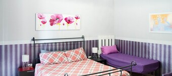Room with private bathroom - Grey
