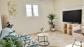 TV, table football, ping pong - Gîte des Figuiers - Appartement Avec Piscine, Jacuzzi, Parking (Roquebrune-sur-Argens)