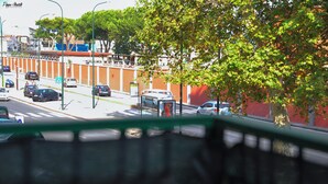 A street view with cars, a bus, and a pedestrian crossing. - Room with private bathroom - Brown (Napoli)