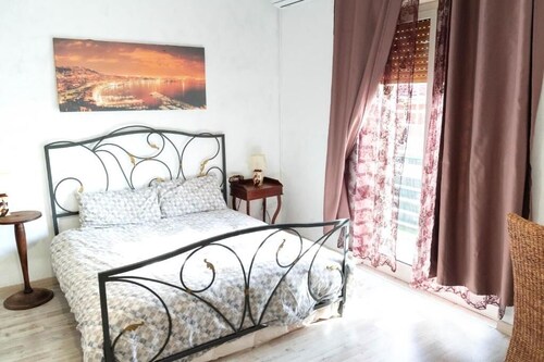Room with private bathroom - Brown
