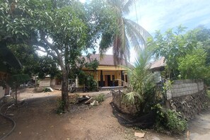 Exterior - OYO 93729 Radesa Family Homestay (Kuta)
