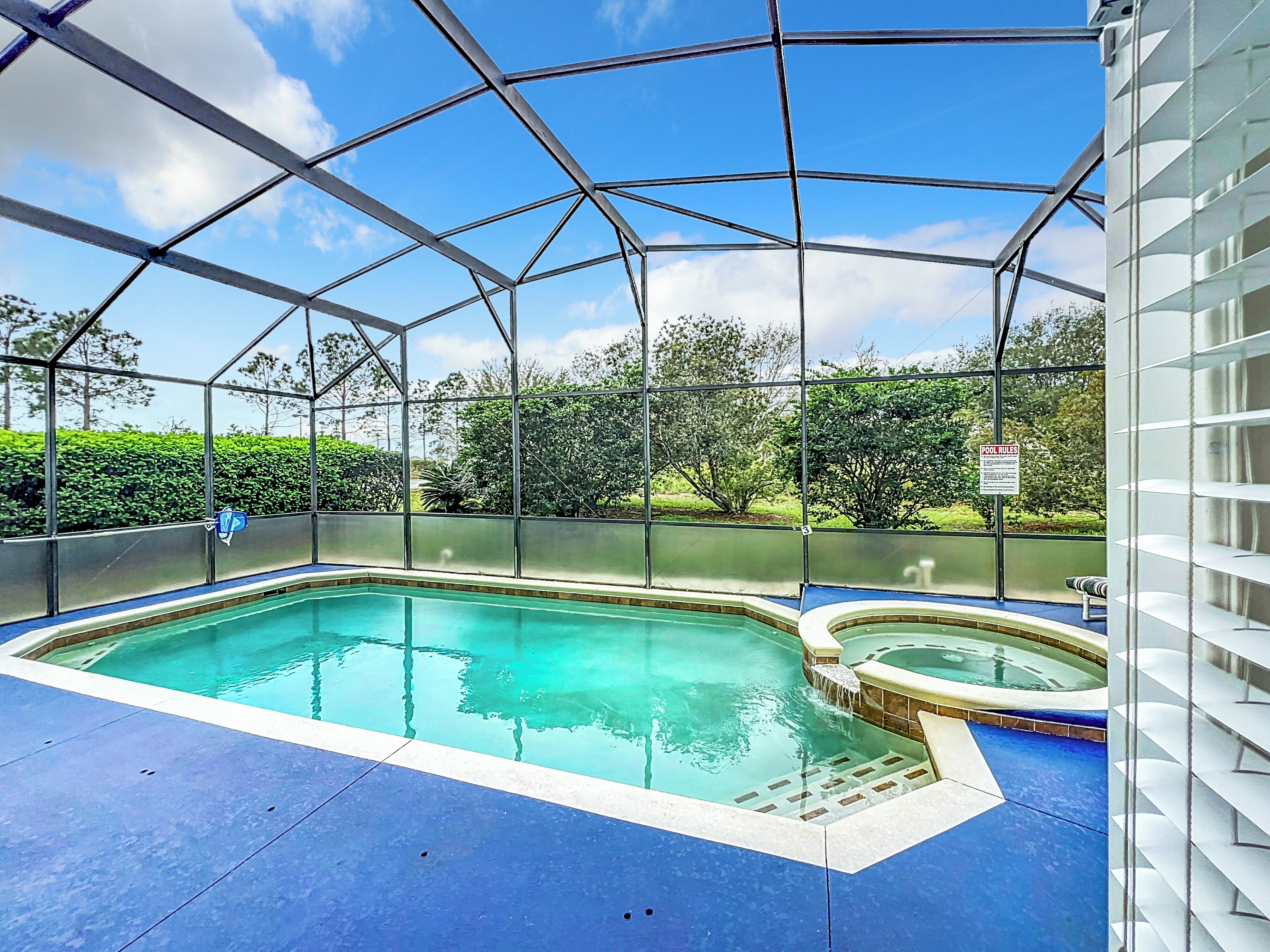 Een verwarmd zwembad