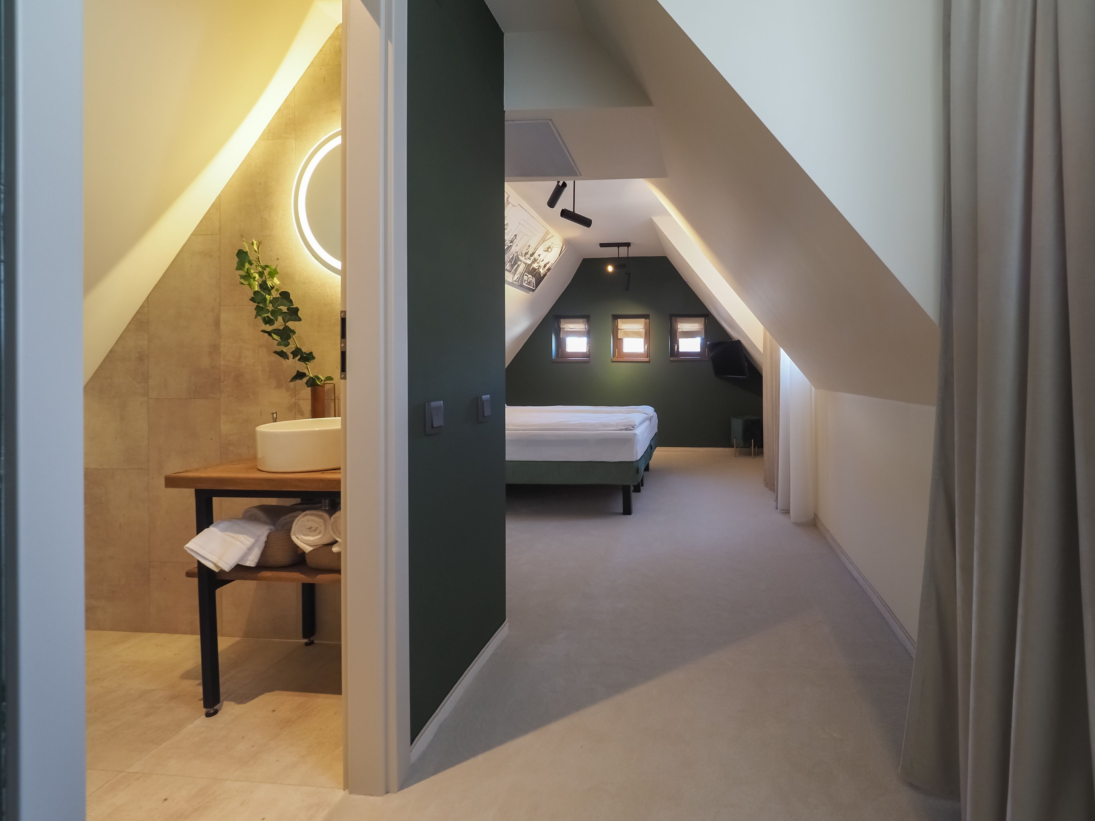 Family Apartment, 1 Bedroom | Bathroom | Slippers, towels