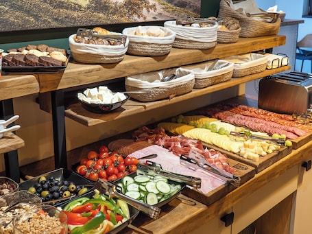 Colazione a buffet inclusa, servita tutte le mattine . Craft Inn - Boutique Hotel