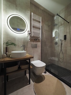 Deluxe Double or Twin Room, 1 Bedroom | Bathroom | Shower, rainfall showerhead, hair dryer, slippers - Craft Inn - Boutique Hotel (Sibiu)