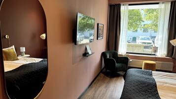 Surmatelas, minibar, bureau, espace de travail pour ordinateur portable