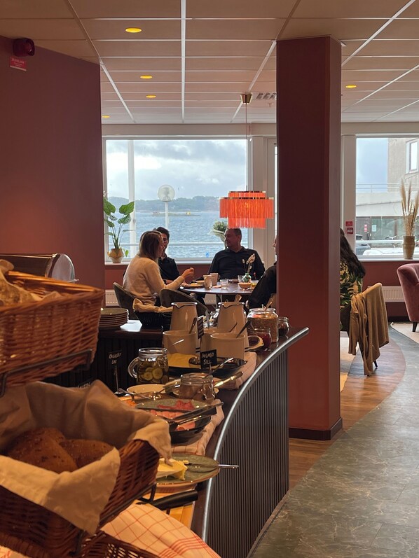 Petit déjeuner buffet compris tous les jours