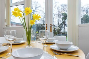 Dining - Stunning Home Next to Nottingham University | Off-Street Parking | Sleeps 8  (Beeston)