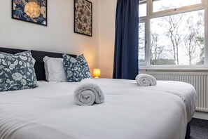 4 habitaciones, tabla de planchar con plancha y cuna de viaje 