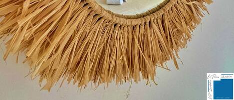 2 dormitorios, tabla de planchar con plancha, cuna de viaje