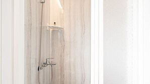 A modern shower with a wooden bench, a handheld showerhead, and a wall-mounted faucet. - Forest View Cottage 1 (森林景觀度假小屋1) (Jiaoxi Township)