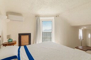 7 bedrooms, iron/ironing board, WiFi, bed sheets