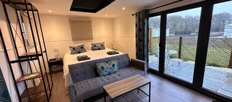 Chalet with Skylight, Patio,Ensuite + HotTub/Sauna