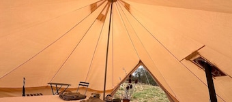 Bell Tent + Hot Tub/Sauna