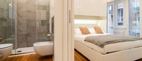 Basic Apartment, 1 Bedroom, Balcony | 1 bedroom, iron/ironing board, free WiFi, bed sheets