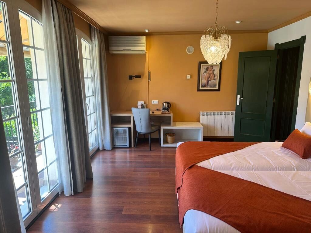 Habitació amb dos llits individuals Deluxe, terrassa (DBT) | Roba de llit d'alta qualitat, minibar i caixa forta a l'habitació 