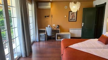 Habitació amb dos llits individuals Deluxe, terrassa (DBT) | Roba de llit d'alta qualitat, minibar i caixa forta a l'habitació