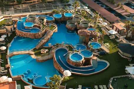 Seasonal outdoor pool, sun loungers, lifeguards on site