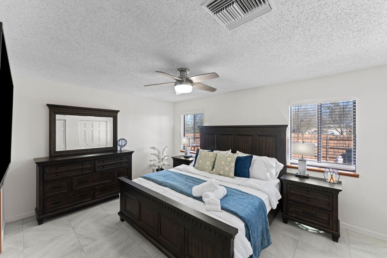 3 bedrooms, desk, iron/ironing board, travel crib