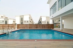 Outdoor pool - Serviced apartment (Lagos)
