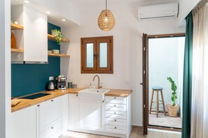 Desk, iron/ironing board, free WiFi, bed sheets - Lemon Garden Residence (Heraklion)