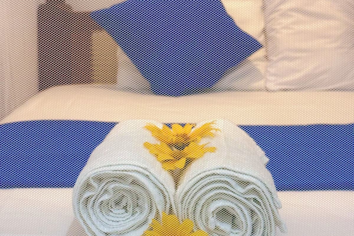 2 bedrooms, premium bedding, minibar, in-room safe