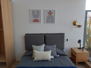 Classic-rum - utsikt mot staden | Skrivbord, arbetsyta för laptop, ljudisolering och gratis wi-fi