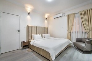 Luxury Apartment | 2 bedrooms, Egyptian cotton sheets, premium bedding, in-room safe - vacationhomesng (Lagos)