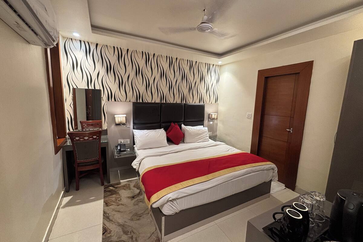 Deluxe Room | 1 bedroom, Egyptian cotton sheets, premium bedding, memory-foam beds