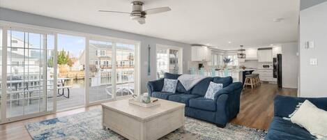 TV, fireplace, offices