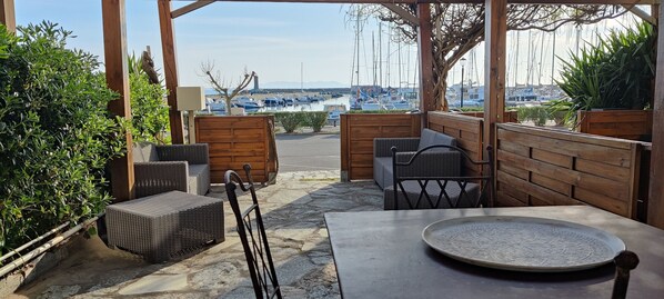 Outdoor dining - Emplacement n1, F2 Bord de Plage et Départ du Sentier des Douaniers (ROGLIANO)