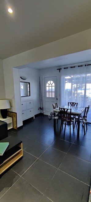 Dining - Emplacement n1, F2 Bord de Plage et Départ du Sentier des Douaniers (ROGLIANO)