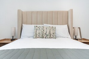 5 chambres, fer et planche à repasser, Wi-Fi, draps fournis
