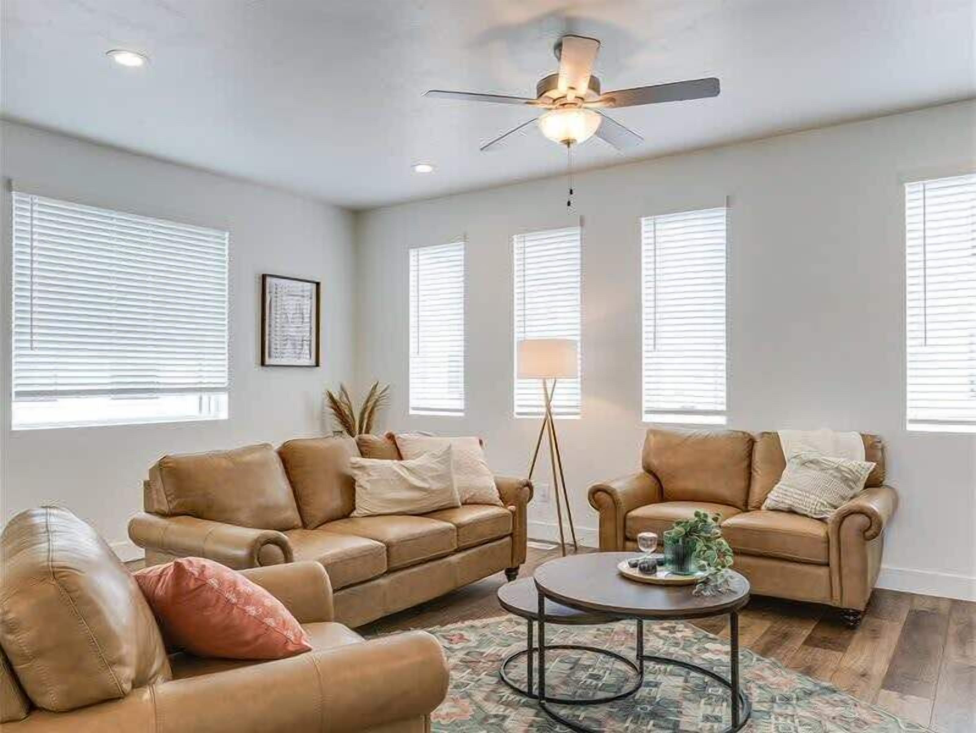 Tranquil Locale, Double Garage, King Bed!