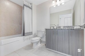 Bruser, hårtørrer, håndklæder