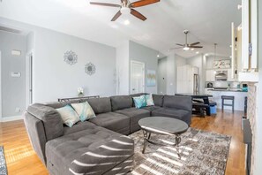 Smart TV, fireplace - Mermaid Cove (Oak Island)