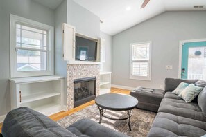 Smart TV, fireplace