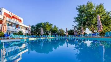 Seasonal outdoor pool
