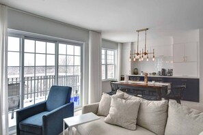 TV, peis og kontorer