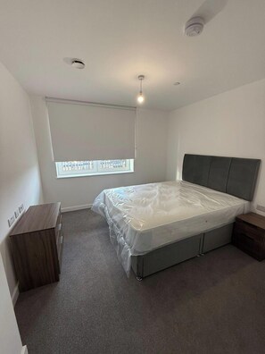 2 bedrooms, free WiFi, bed sheets - Stratforf 2-bed Apt, Sleeps 4 With Private Garden (London)
