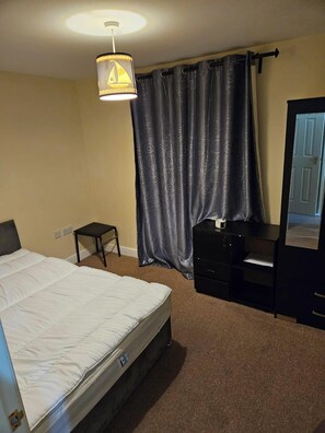 2 bedrooms, free WiFi, bed sheets - Stratforf 2-bed Apt, Sleeps 4 With Private Garden (London)