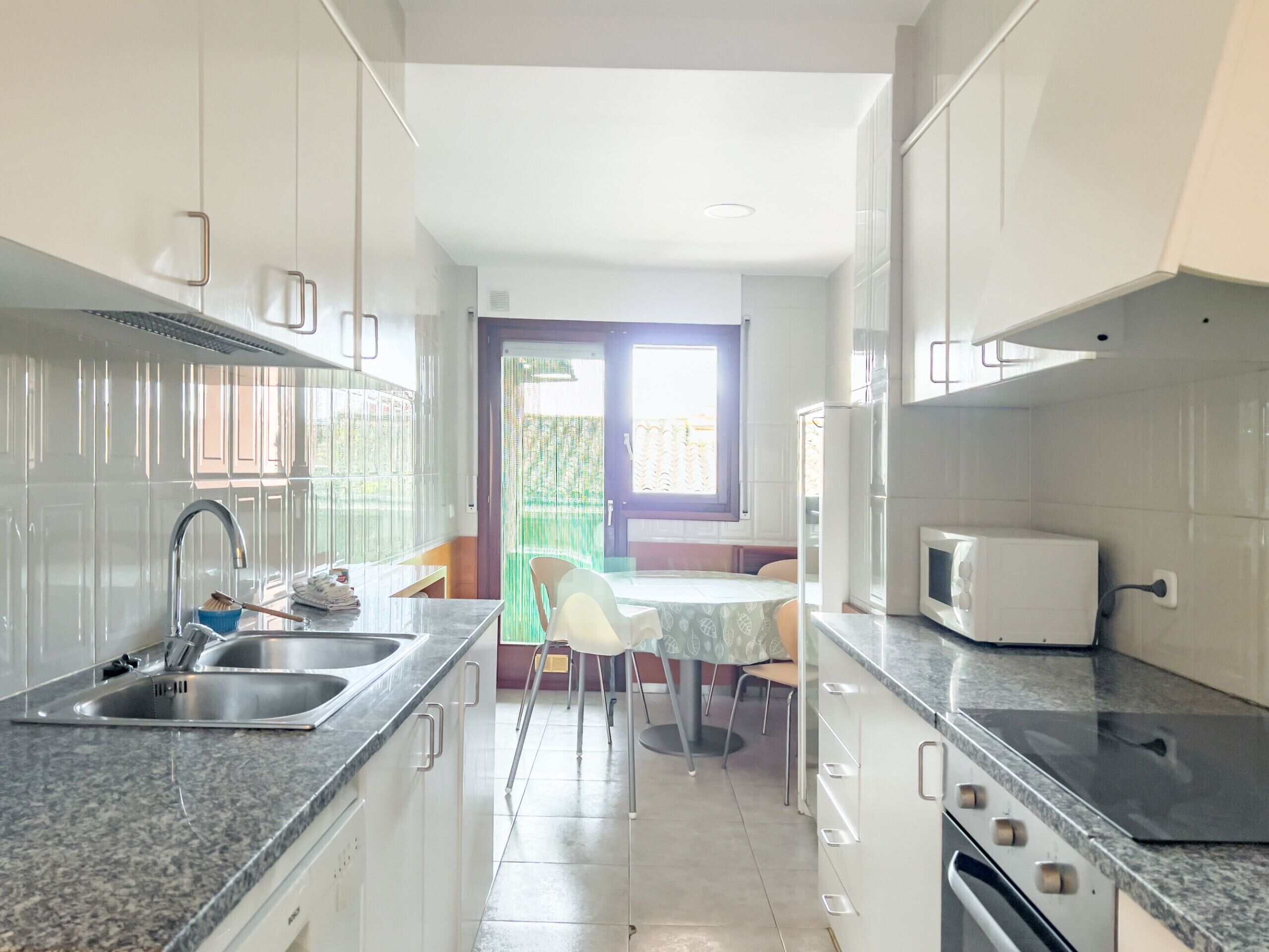 Fridge, microwave, oven, coffee/tea maker